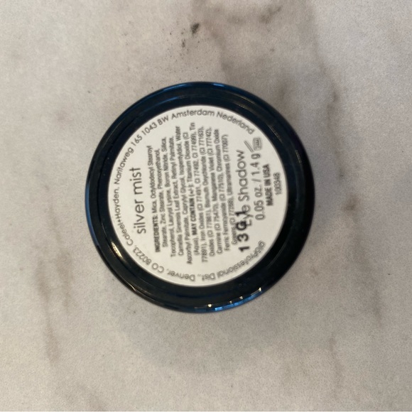 Glo skin beauty eyeshadow ‘silver mist’ - Picture 2 of 2